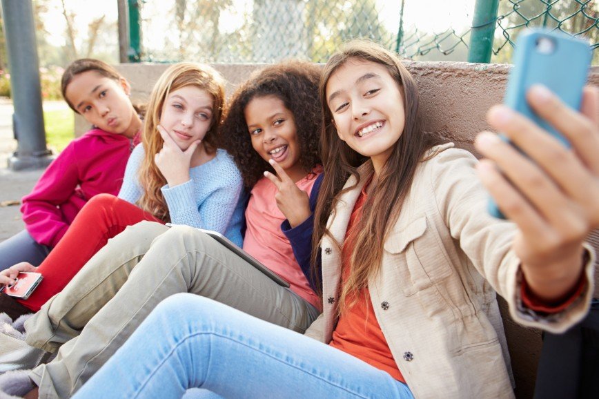 Смартфоны помогают укрепить дружбу между подростками